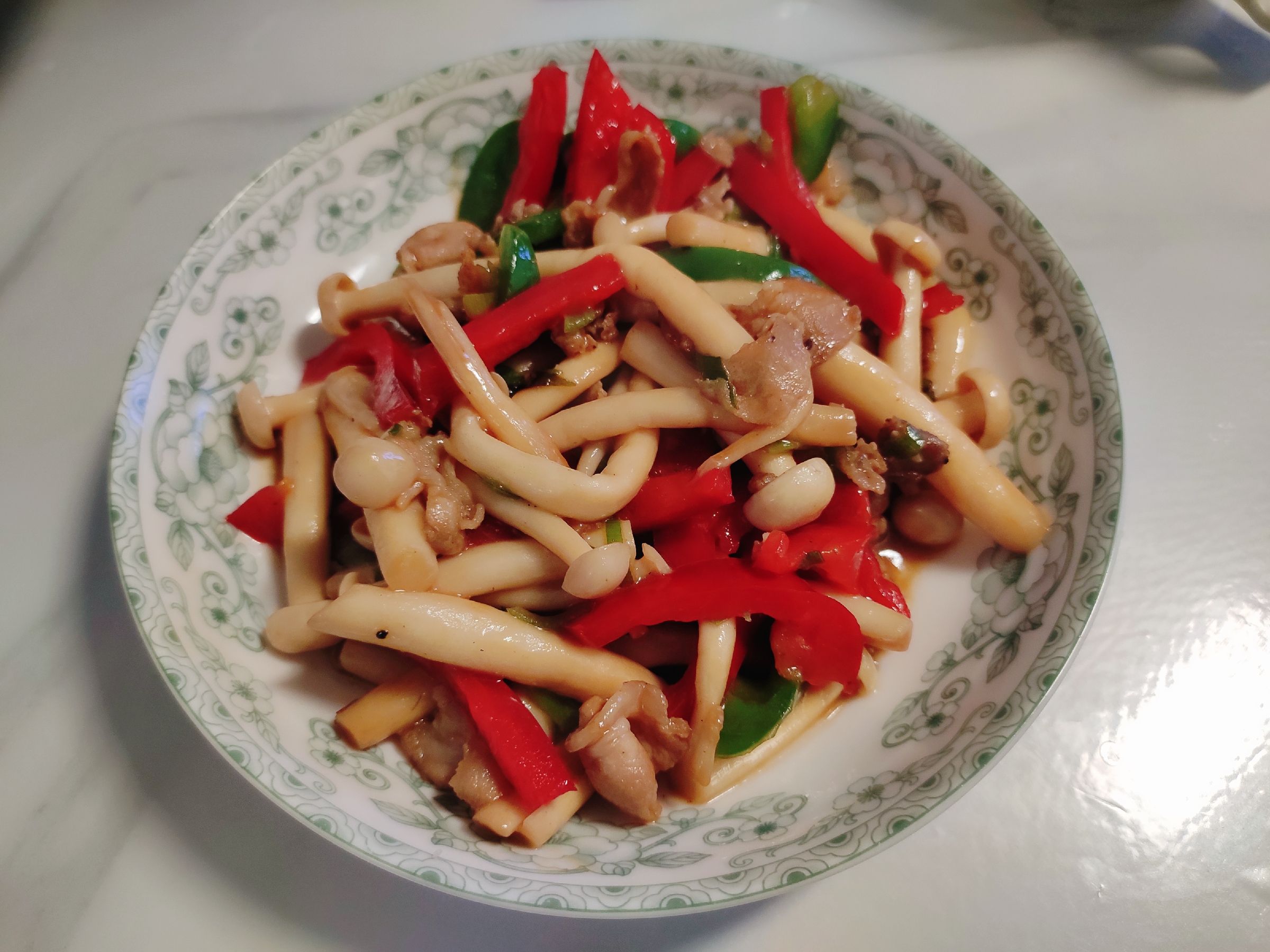 彩椒炒白玉菇的做法-咸鮮味炒菜譜-易網(wǎng)健康養(yǎng)生網(wǎng) 彩椒炒白玉菇的做法-咸鮮味炒菜譜