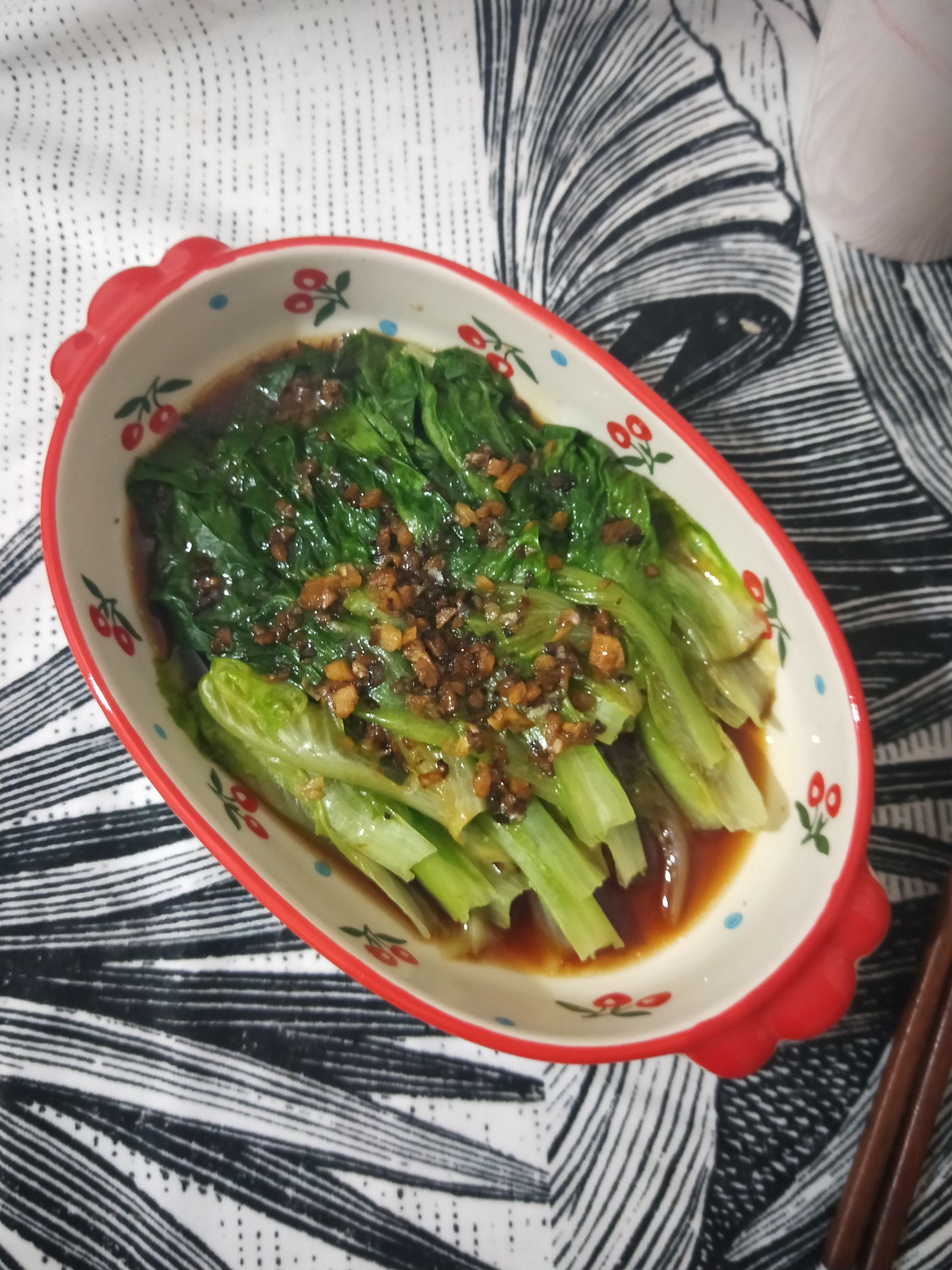 蒜香蠔油生菜的做法-咸鮮味煮菜譜-易網健康養生網 蒜香蠔油生菜的做法-咸鮮味煮菜譜