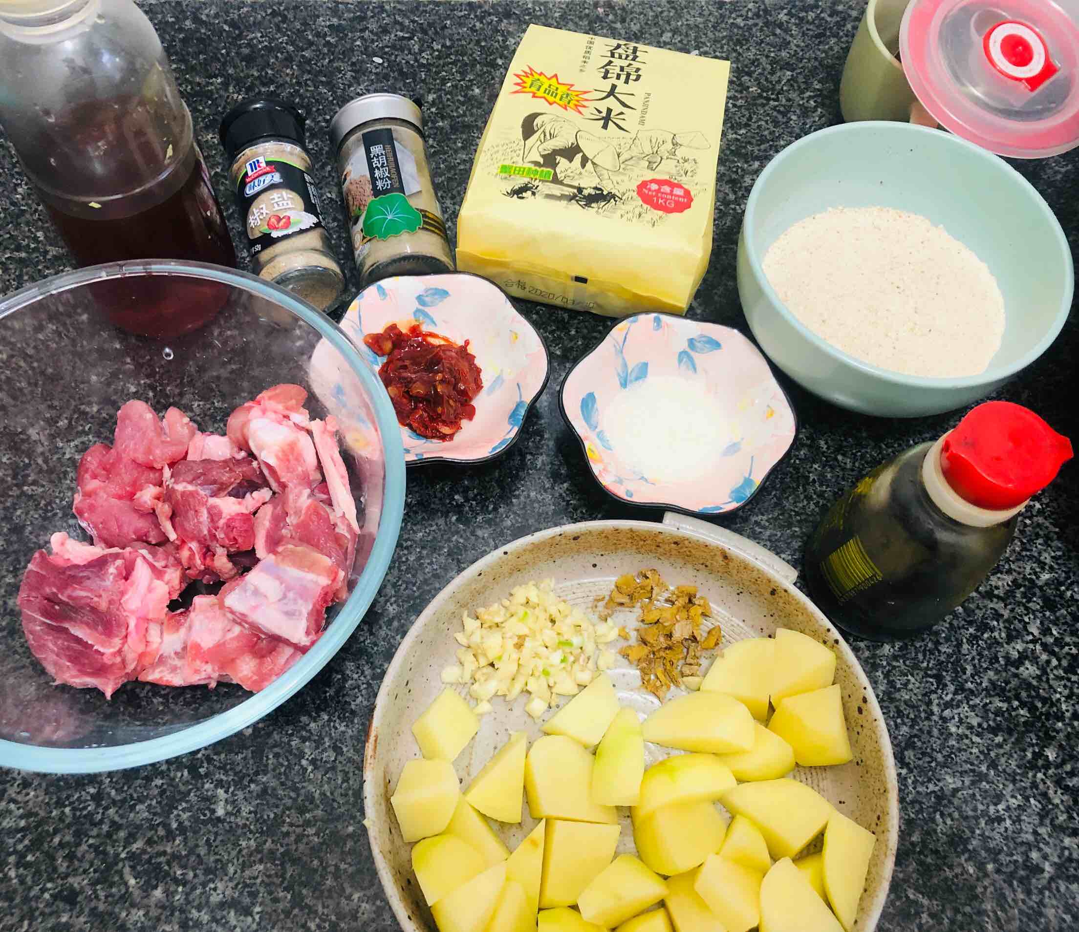 粉蒸排骨的做法-香辣味蒸菜譜-易網<a href=http://www.fnaogov.cn/ target=_blank class=infotextkey>健康養生</a>網 粉蒸排骨的做法-香辣味蒸菜譜