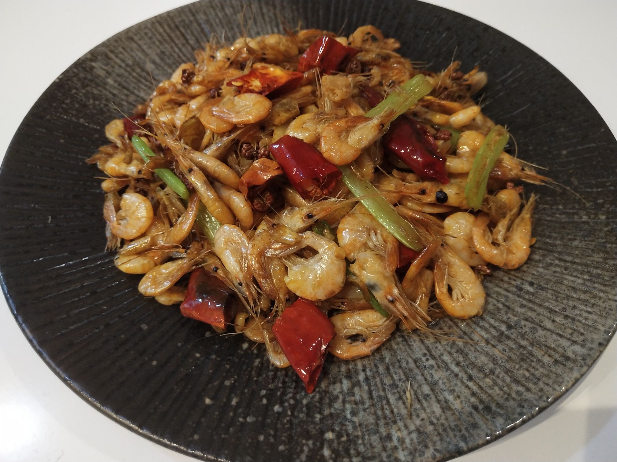 辣炒小河蝦的做法-咸鮮味炒菜譜-易網健康養生網 辣炒小河蝦的做法-咸鮮味炒菜譜