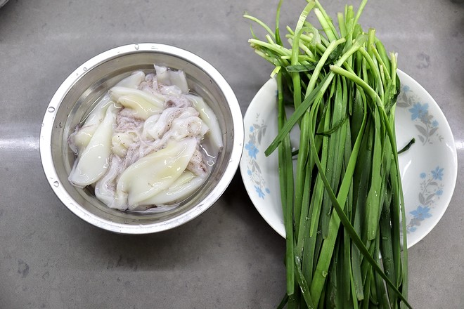 韭菜炒海兔的做法-咸鮮味炒菜譜-易網<a href=http://www.fnaogov.cn/ target=_blank class=infotextkey>健康養生</a>網 韭菜炒海兔的做法-咸鮮味炒菜譜