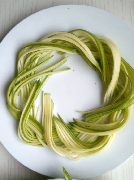 涼拌西葫蘆的做法-咸鮮味拌菜譜-易網(wǎng)健康養(yǎng)生網(wǎng) 涼拌西葫蘆的做法-咸鮮味拌菜譜