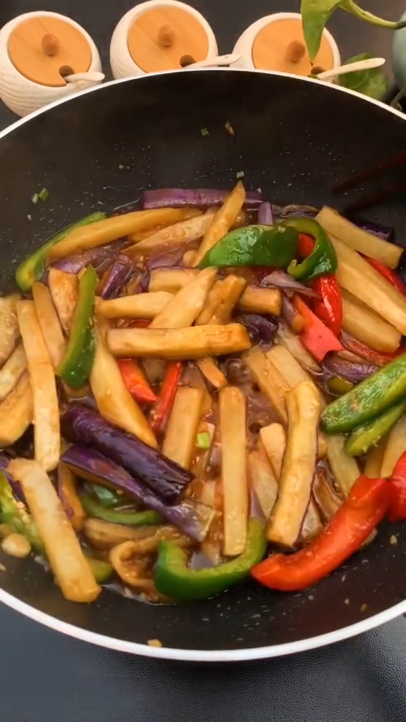 下飯菜地三鮮的做法-咸鮮味炒菜譜-易網(wǎng)健康養(yǎng)生網(wǎng) 下飯菜地三鮮的做法-咸鮮味炒菜譜