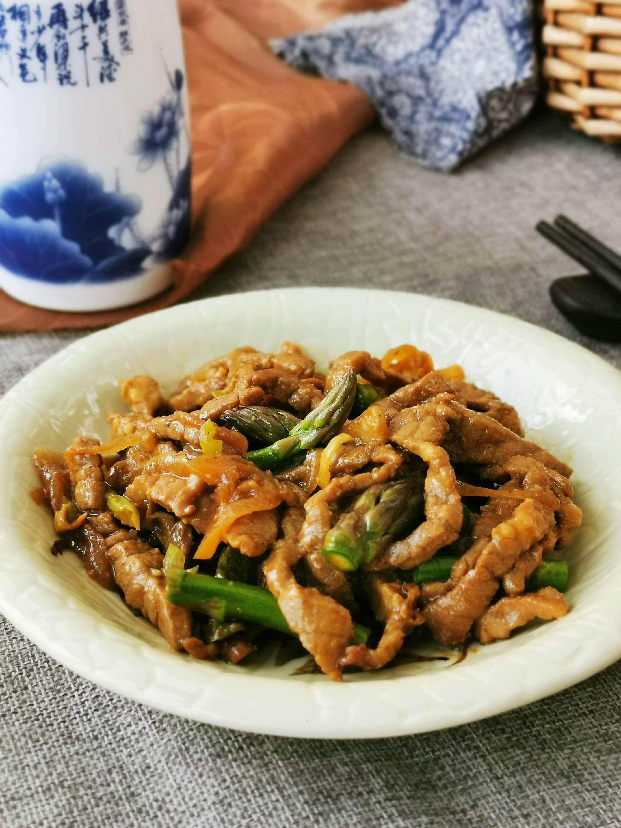 蘆筍牛柳的做法-咸鮮味炒菜譜-易網健康養生網 蘆筍牛柳的做法-咸鮮味炒菜譜