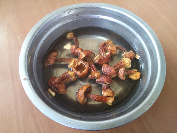 松茸煲大白菜的做法-咸鮮味煲菜譜