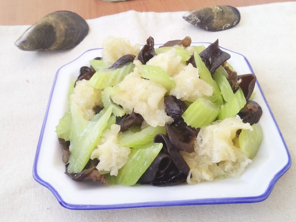 魚鰾炒西芹的做法-咸鮮味炒菜譜-易網健康養(yǎng)生網 魚鰾炒西芹的做法-咸鮮味炒菜譜