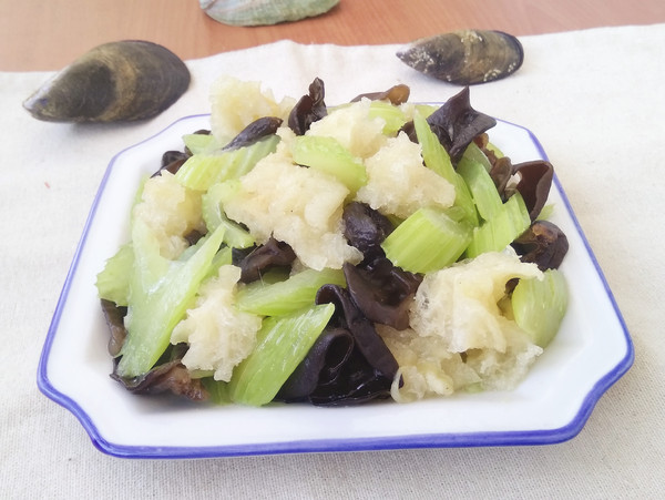 魚鰾炒西芹的做法-咸鮮味炒菜譜-易網健康養(yǎng)生網 魚鰾炒西芹的做法-咸鮮味炒菜譜