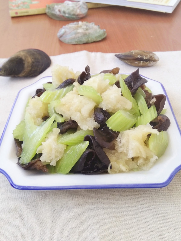 魚鰾炒西芹的做法-咸鮮味炒菜譜-易網健康養(yǎng)生網 魚鰾炒西芹的做法-咸鮮味炒菜譜