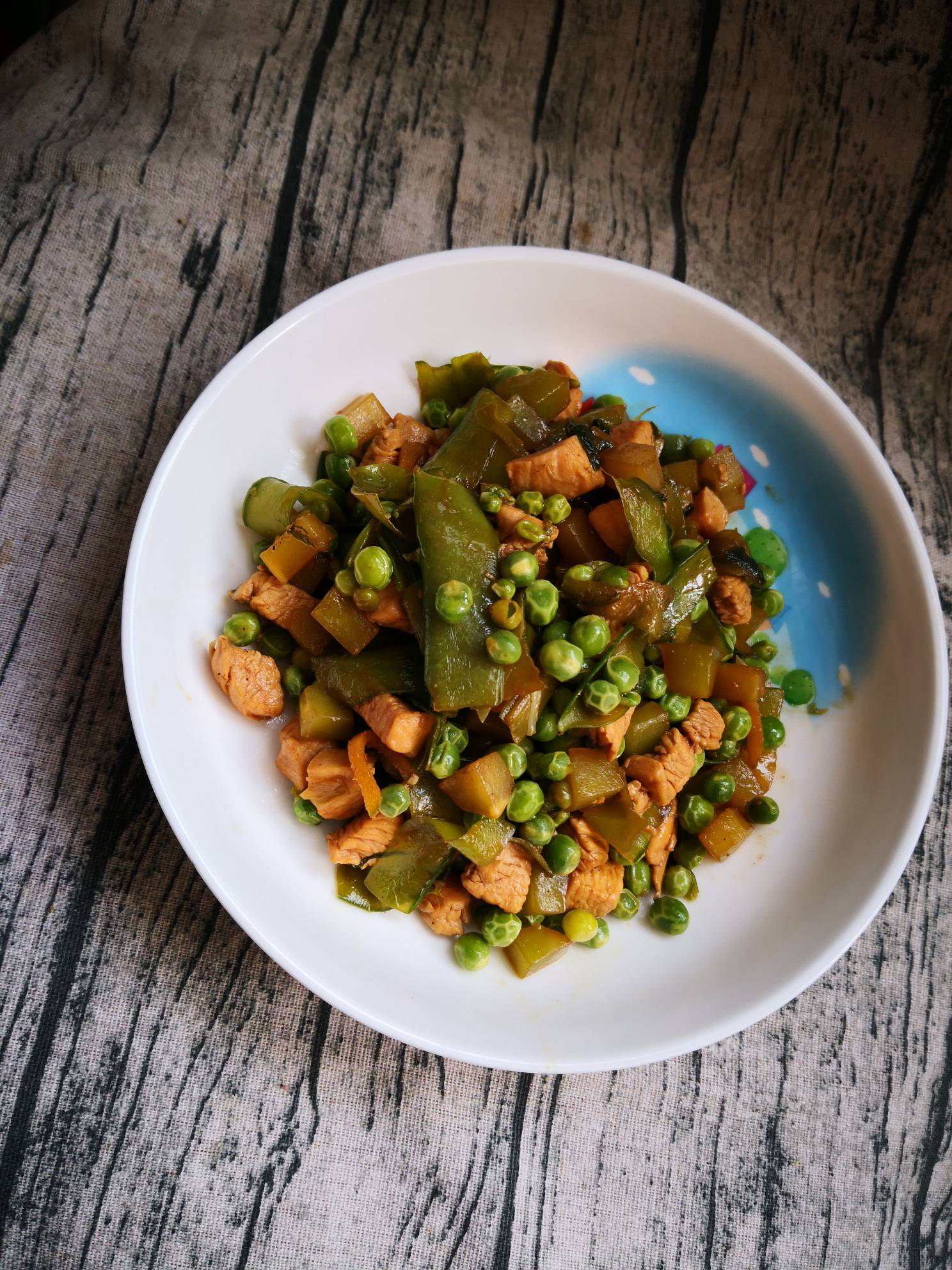 雞丁炒青筍豌豆的做法-家常味炒菜譜-易網健康養生網 雞丁炒青筍豌豆的做法-家常味炒菜譜