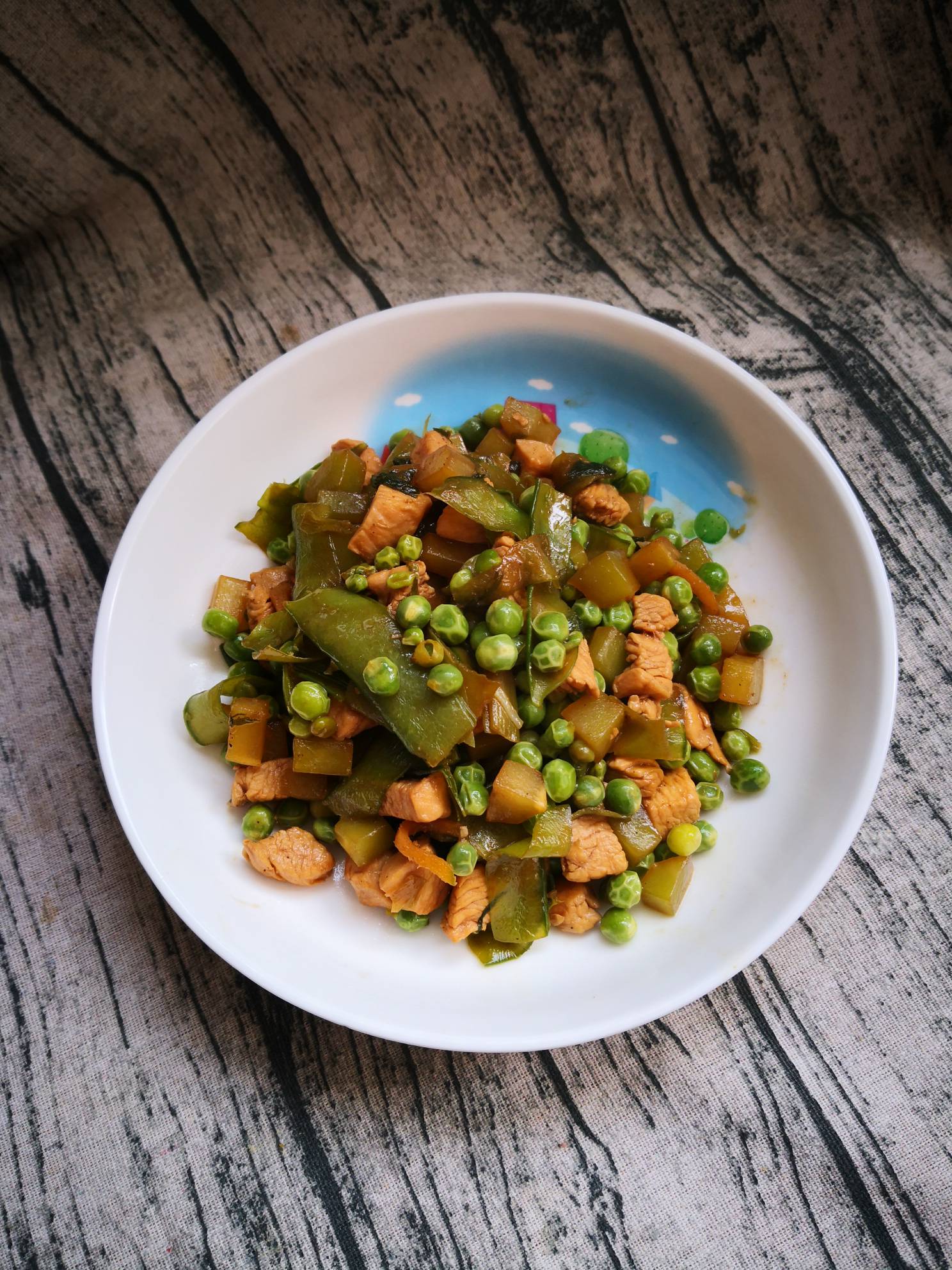 雞丁炒青筍豌豆的做法-家常味炒菜譜-易網健康養生網 雞丁炒青筍豌豆的做法-家常味炒菜譜