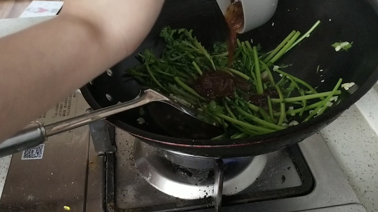 醬味茼蒿(偏甜口)的做法-家常味炒菜譜-易網(wǎng)健康養(yǎng)生網(wǎng) 醬味茼蒿(偏甜口)的做法-家常味炒菜譜