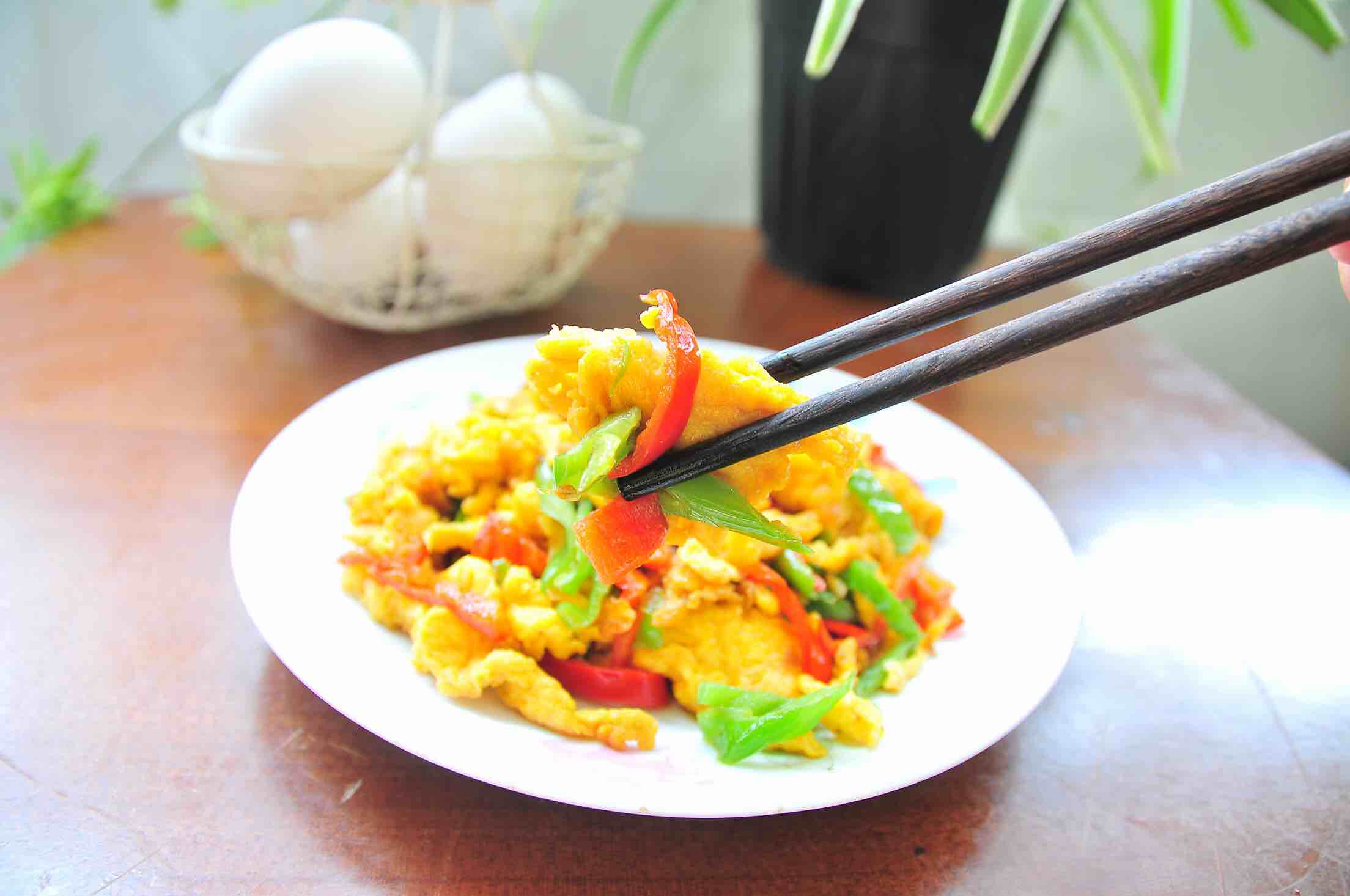 雙椒鵝蛋的做法-家常味炒菜譜