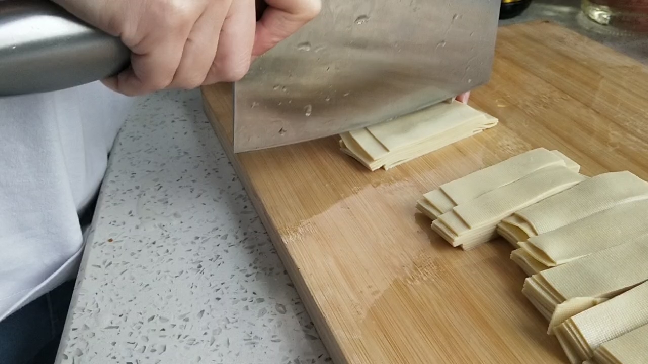 尖椒干豆腐的做法-咸鮮味炒菜譜-易網健康養生網 尖椒干豆腐的做法-咸鮮味炒菜譜