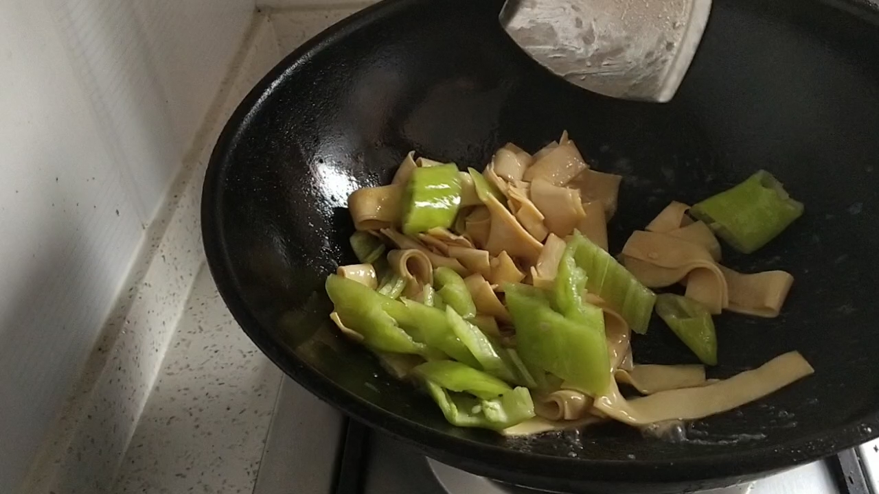 尖椒干豆腐的做法-咸鮮味炒菜譜-易網健康養生網 尖椒干豆腐的做法-咸鮮味炒菜譜