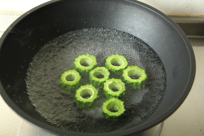 苦瓜釀肉的做法-咸鮮味煎菜譜-易網(wǎng)健康養(yǎng)生網(wǎng) 苦瓜釀肉的做法-咸鮮味煎菜譜