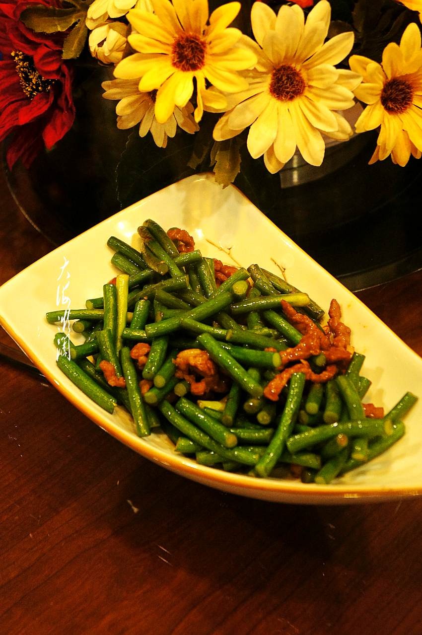 肉炒蒜苔的做法-家常味炒菜譜-易網(wǎng)健康養(yǎng)生網(wǎng) 肉炒蒜苔的做法-家常味炒菜譜