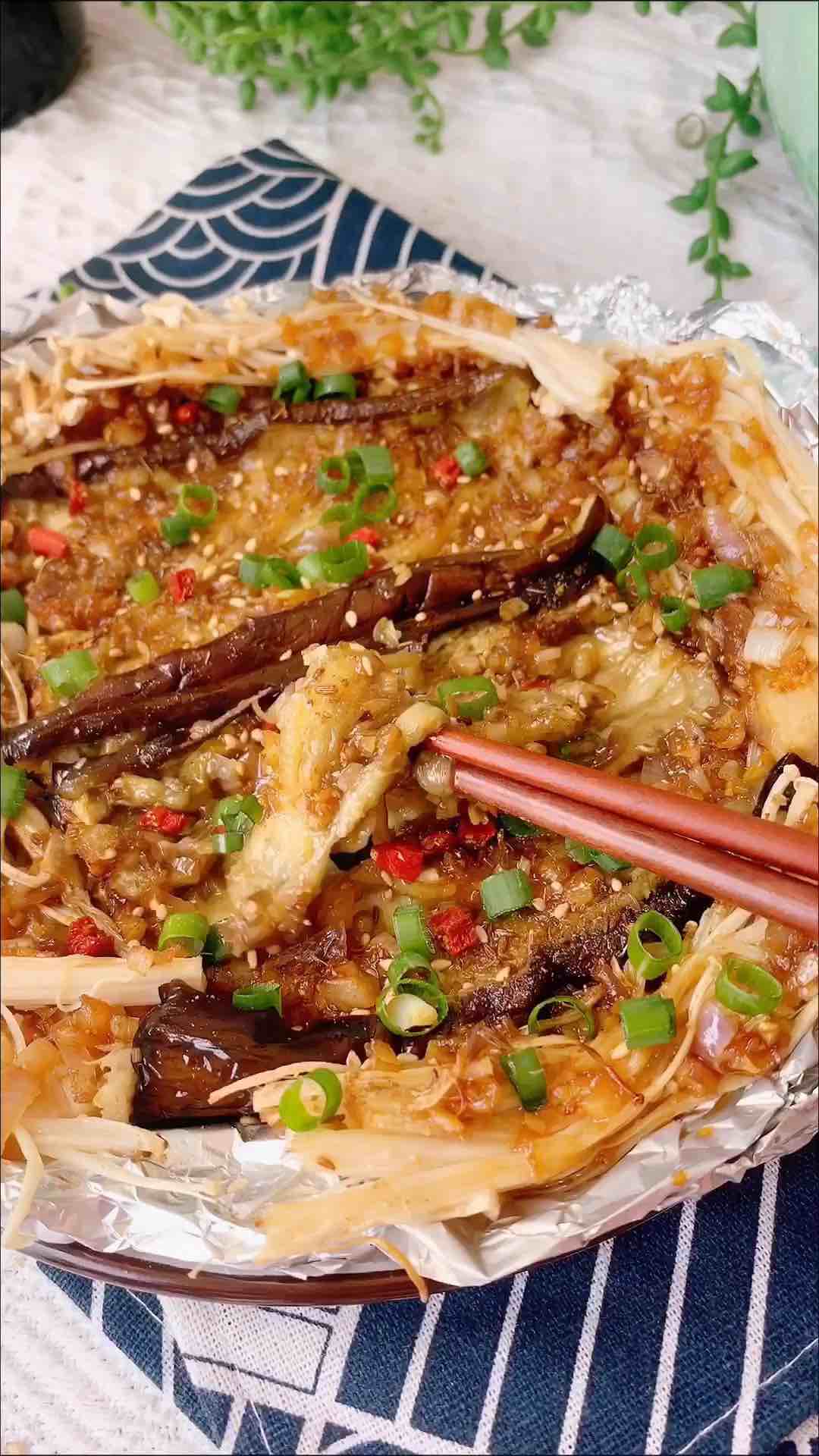 秒殺燒烤攤的蒜蓉孜然烤茄子的做法-香辣味烤菜譜-易網(wǎng)健康養(yǎng)生網(wǎng) 秒殺燒烤攤的蒜蓉孜然烤茄子的做法-香辣味烤菜譜