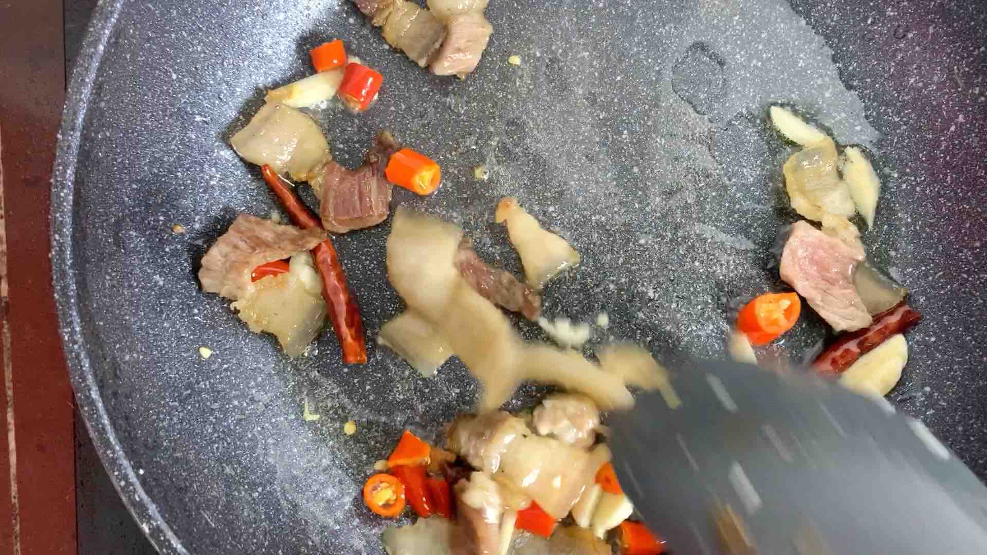 干鍋花菜，這樣做既簡單又好吃，一分鐘就能學會它的做法-家常味炒菜譜