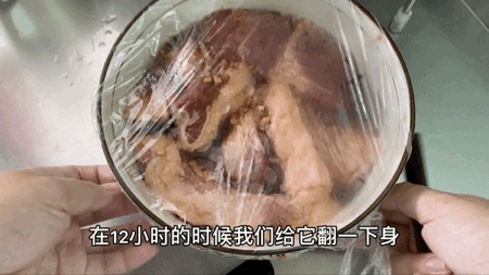 用電飯鍋就能做的「蜜汁叉燒」竟然比餐廳還好吃！的做法-甜味燜菜譜