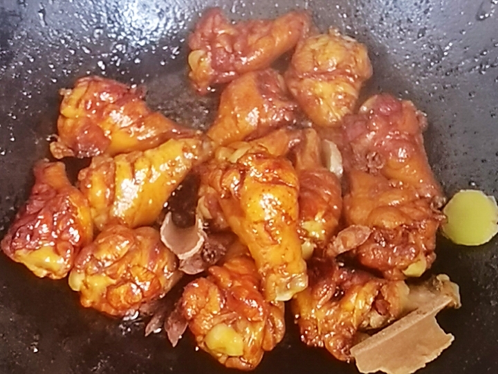 雞腿的花式做法-雞腿燜野筍，配菜豐富，營養(yǎng)美味，孩子超愛吃的做法-家常味燜菜譜