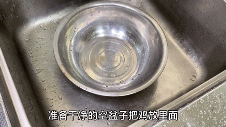 家庭版【蔥油雞】管它正宗不正宗，好吃才是王道呀~秘訣全在這！的做法-咸鮮味蒸菜譜