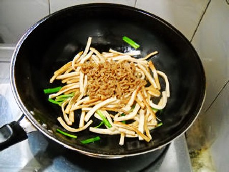 韭香肉絲豆干的做法-家常味炒菜譜
