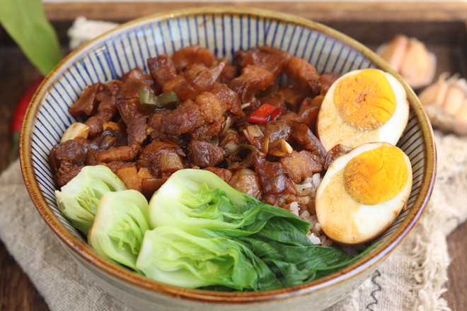 五花肉鹵蛋的做法-五香味燉菜譜-易網(wǎng)健康養(yǎng)生網(wǎng) 五花肉鹵蛋的做法-五香味燉菜譜