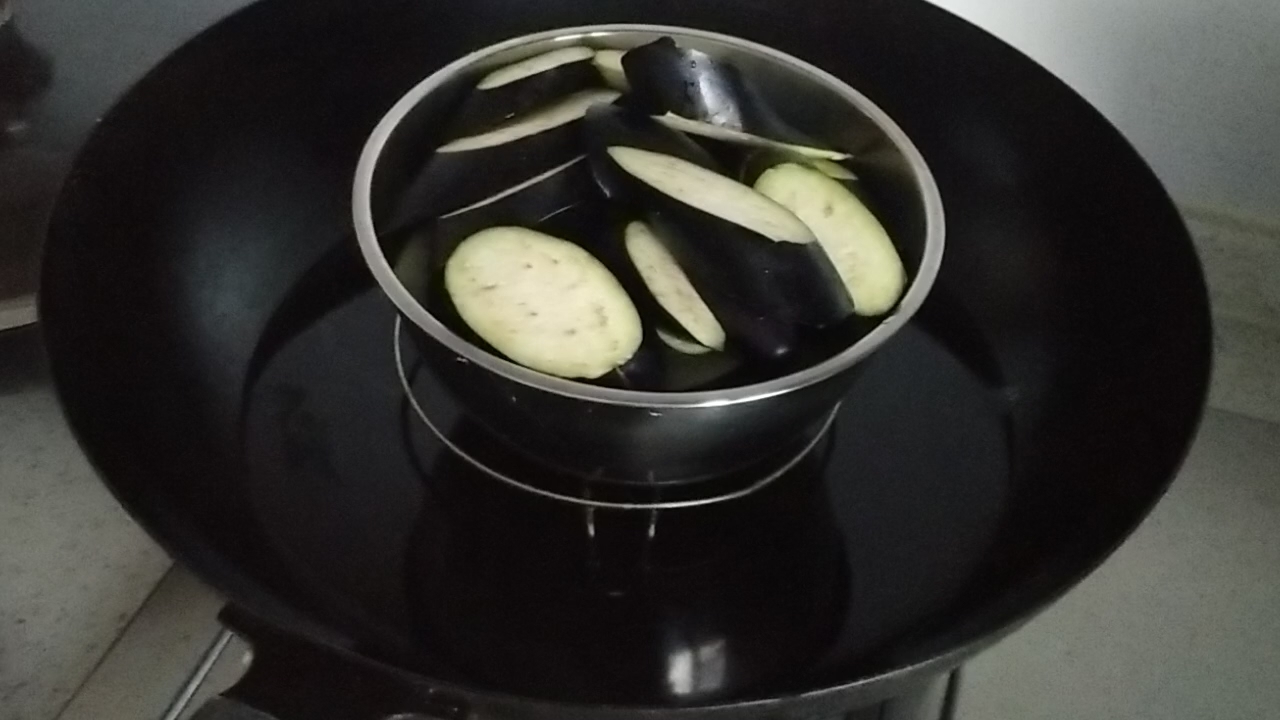 解暑開胃的涼拌茄子的做法-咸鮮味蒸菜譜