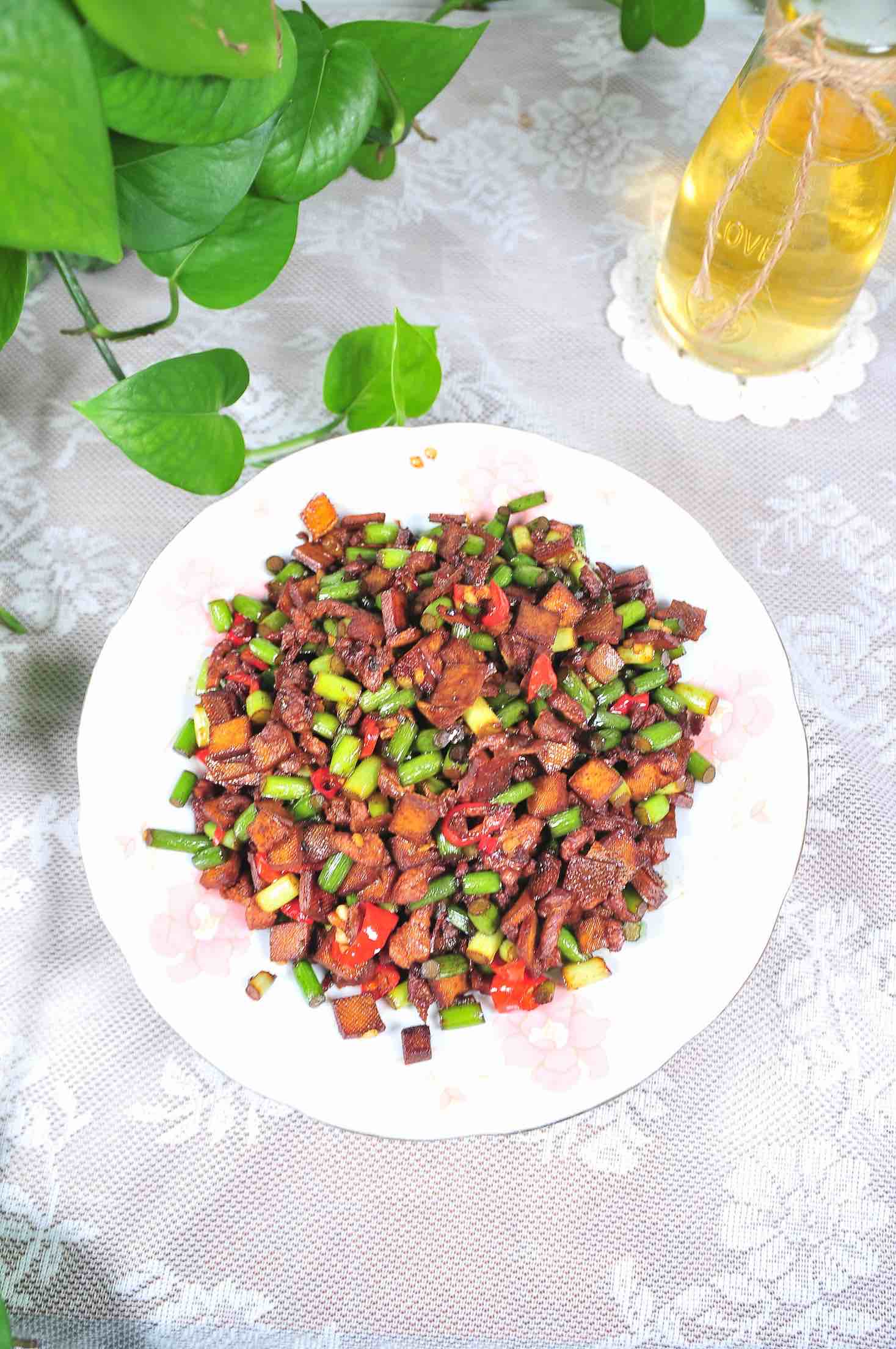 蒜薹肉丁炒豆干的做法-家常味炒菜譜-易網(wǎng)健康養(yǎng)生網(wǎng) 蒜薹肉丁炒豆干的做法-家常味炒菜譜