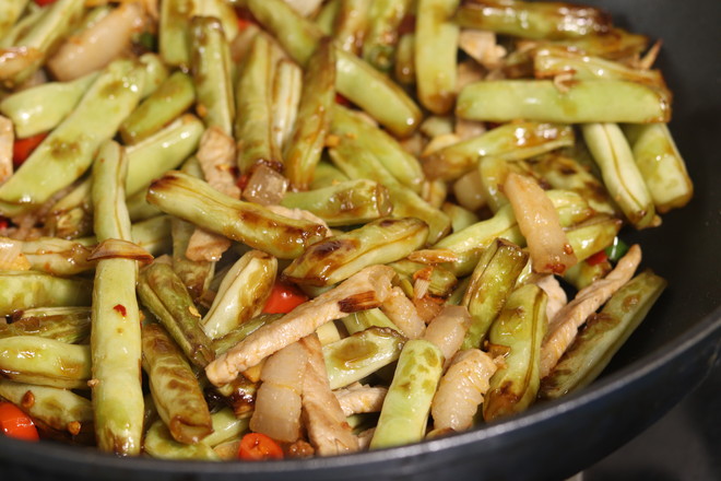 干煸四季豆燜肉的做法-家常味炒菜譜