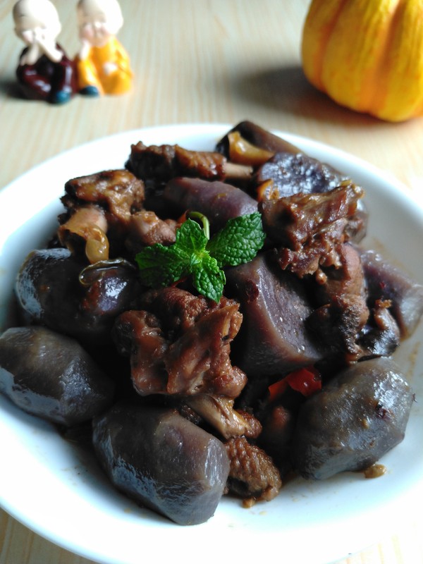 紫土豆燒雞的做法-家常味燒菜譜-易網(wǎng)健康養(yǎng)生網(wǎng) 紫土豆燒雞的做法-家常味燒菜譜