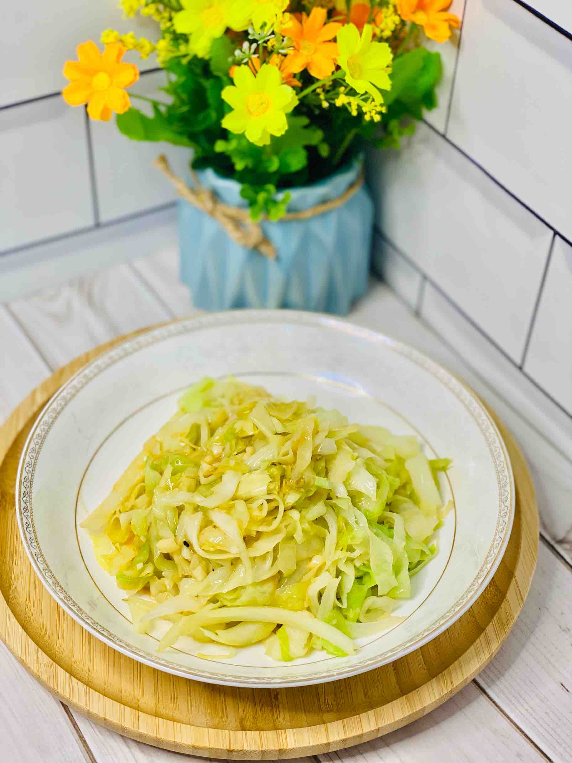 快手家常菜,素炒包菜,加點它,味道特別鮮的做法-家常味炒菜譜-易網健康養生網 快手家常菜,素炒包菜,加點它,味道特別鮮的做法-家常味炒菜譜