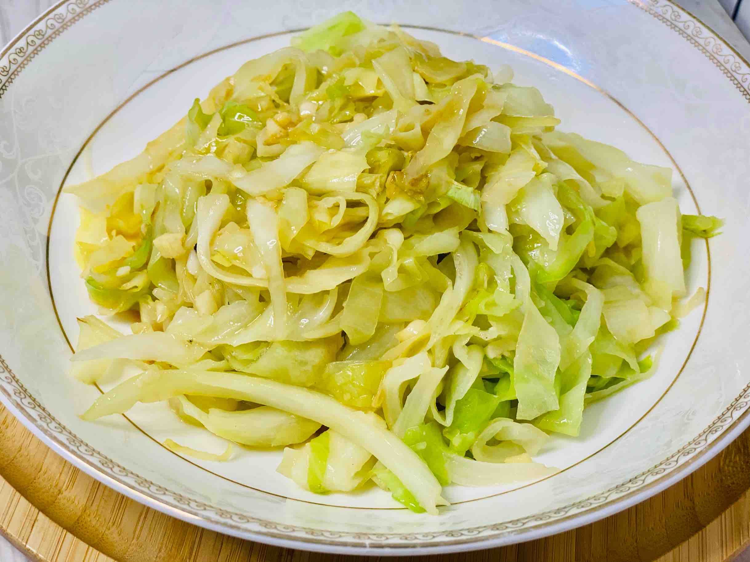 快手家常菜,素炒包菜,加點它,味道特別鮮的做法-家常味炒菜譜-易網健康養生網 快手家常菜,素炒包菜,加點它,味道特別鮮的做法-家常味炒菜譜