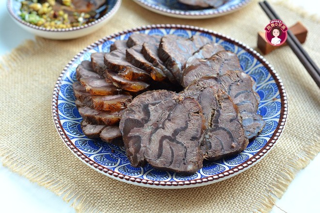 電飯煲鹵牛腱子的做法-家常味鹵菜譜-易網(wǎng)健康養(yǎng)生網(wǎng) 電飯煲鹵牛腱子的做法-家常味鹵菜譜