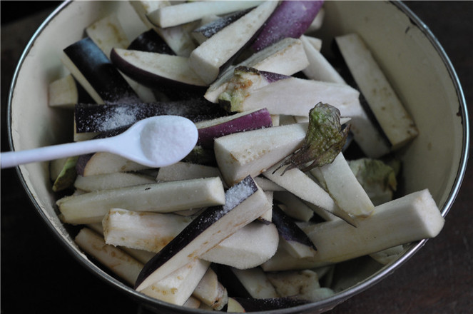 【蒜蓉爆香茄子】簡單、少油、不變色的下飯菜！的做法-蒜香味炒菜譜
