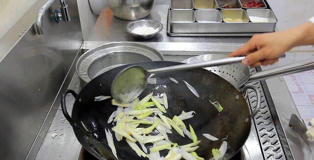 蔥爆羊肉，秋季滋補佳品的做法-家常味炒菜譜