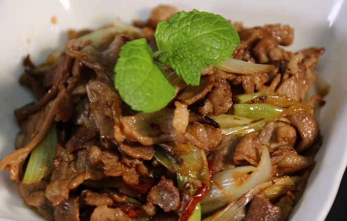 蔥爆羊肉，秋季滋補佳品的做法-家常味炒菜譜