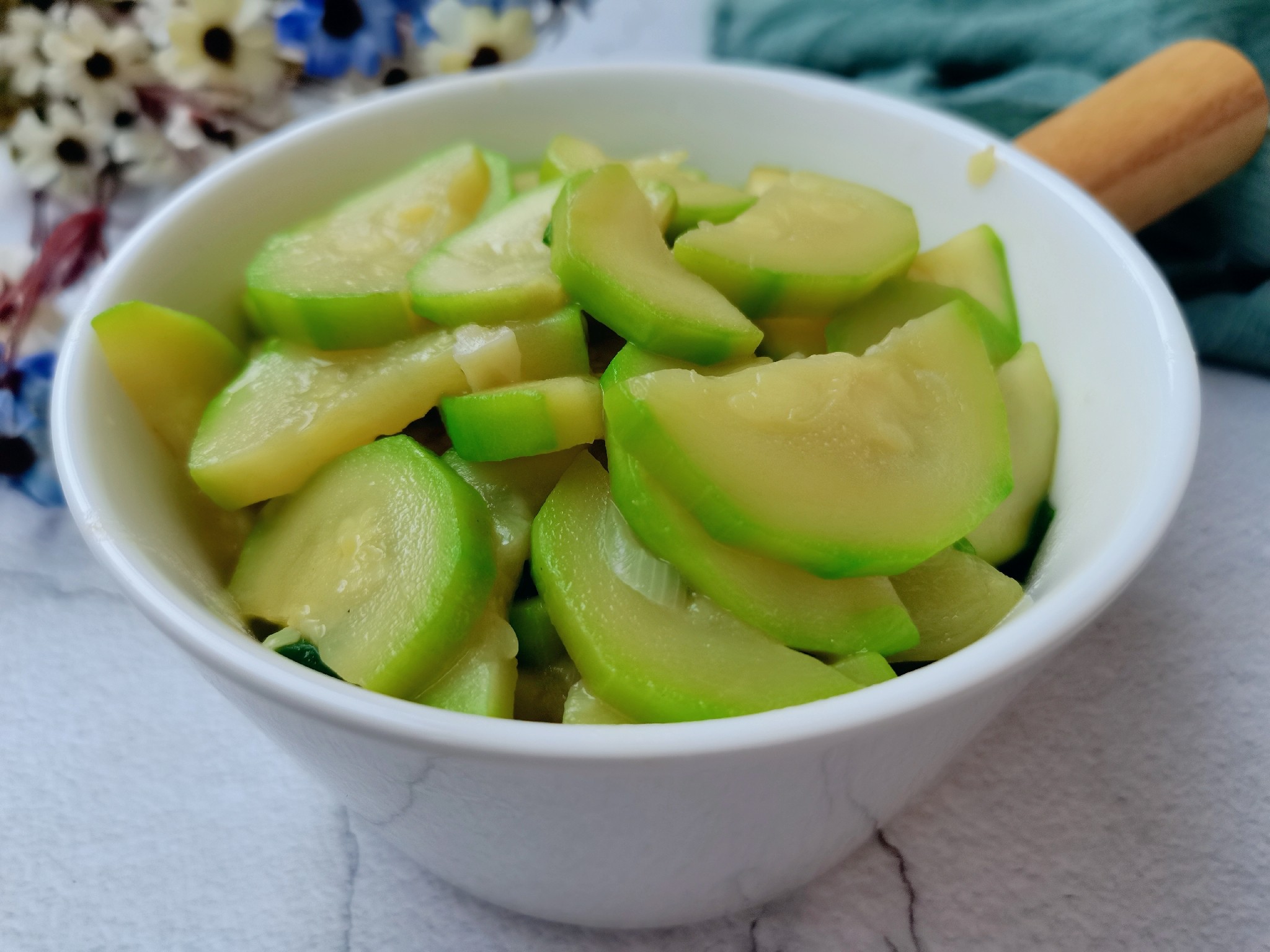 清炒西葫蘆的做法-家常味炒菜譜-易網健康養生網 清炒西葫蘆的做法-家常味炒菜譜