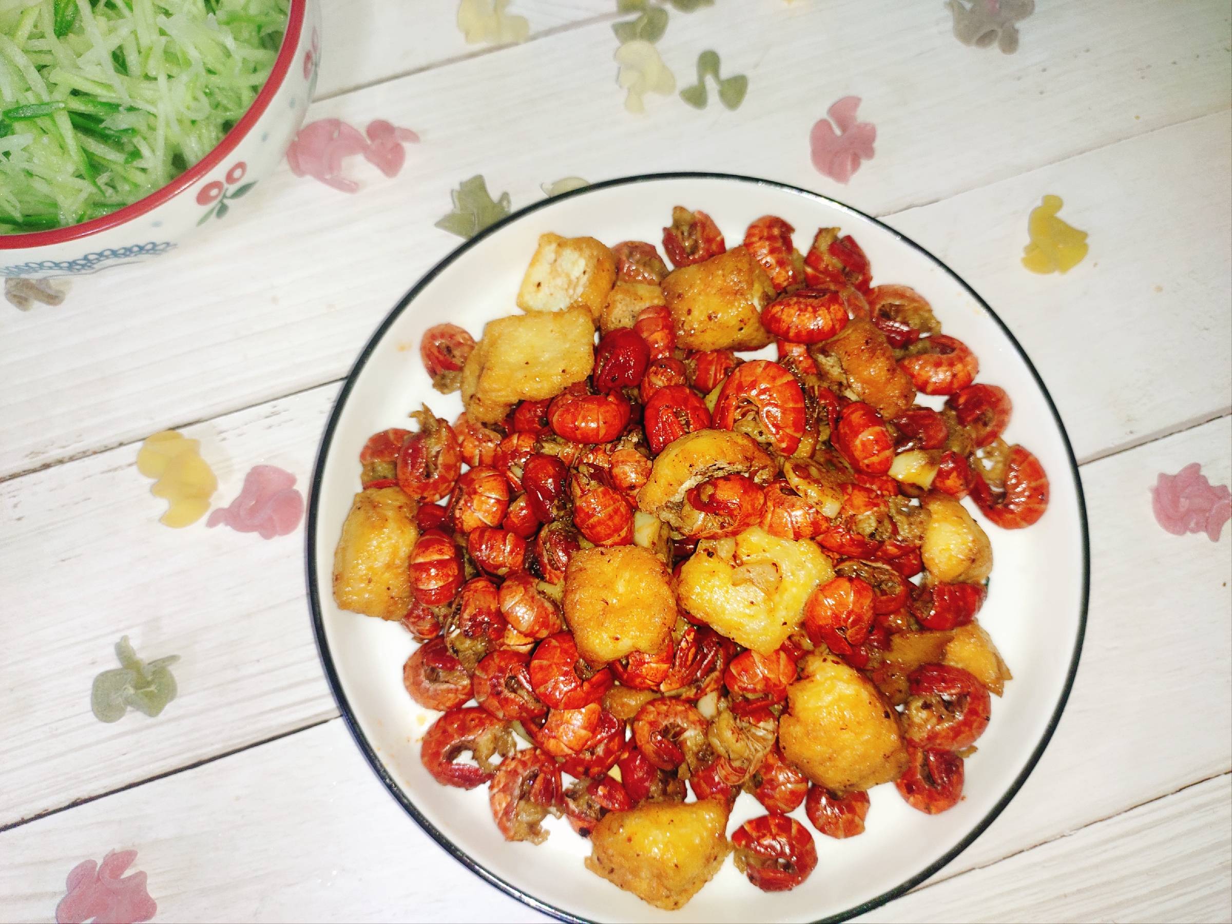 麻辣龍蝦尾的做法-麻辣味炒菜譜-易網(wǎng)健康養(yǎng)生網(wǎng) 麻辣龍蝦尾的做法-麻辣味炒菜譜