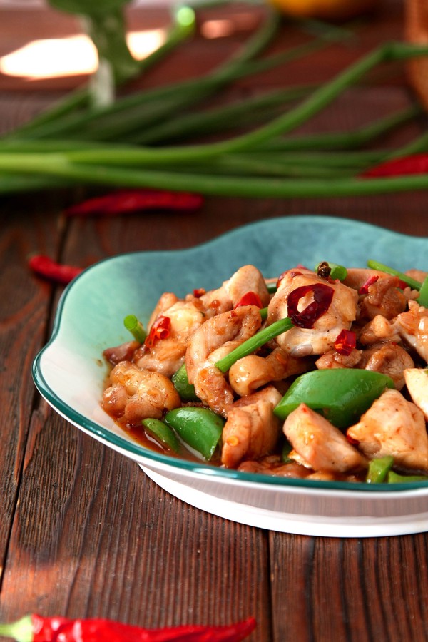 辣炒饞嘴雞的做法-麻辣味炒菜譜-易網(wǎng)健康養(yǎng)生網(wǎng) 辣炒饞嘴雞的做法-麻辣味炒菜譜