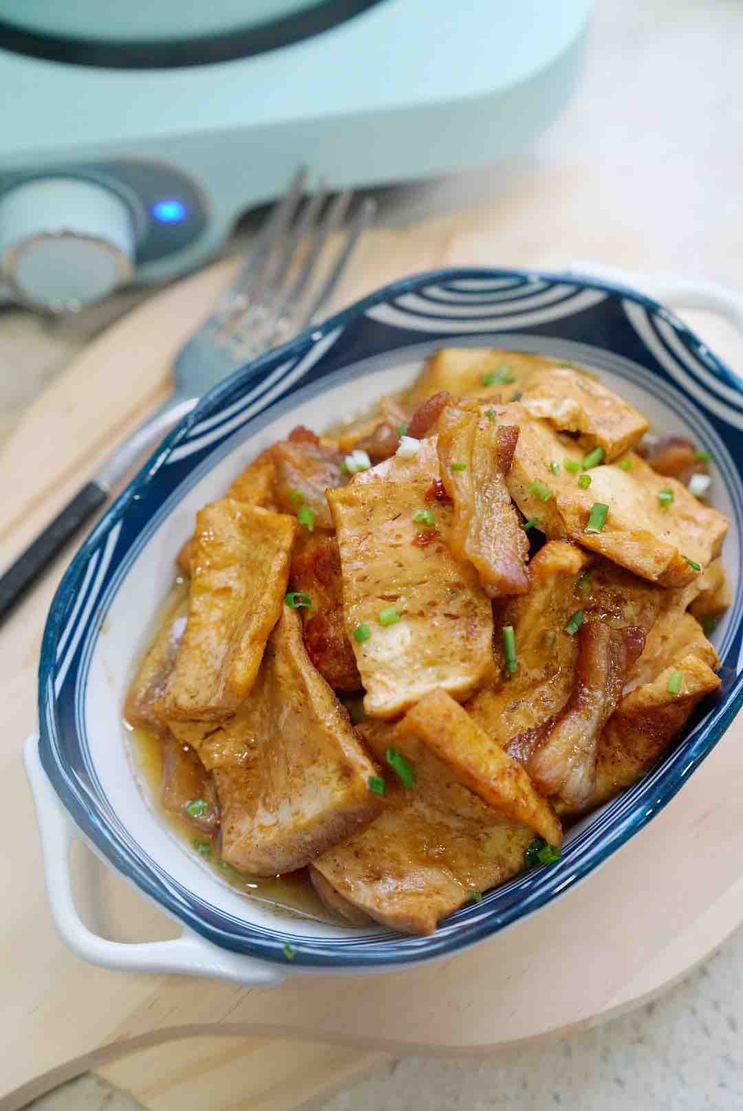五花燒豆腐的做法-家常味燒菜譜-易網健康養生網 五花燒豆腐的做法-家常味燒菜譜