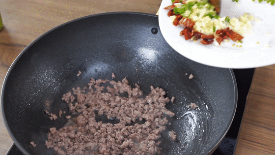 今天就做這道經(jīng)典下飯菜——麻婆豆腐的做法-香辣味炒菜譜