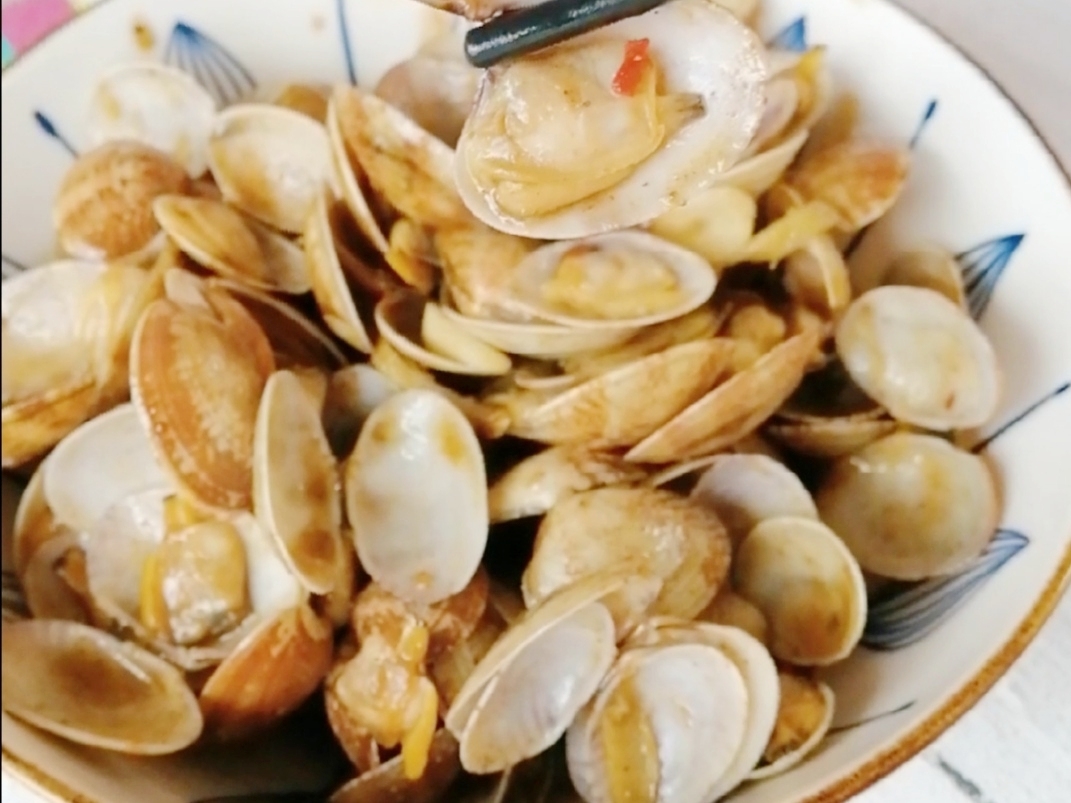 香辣炒蛤蜊的做法-咸鮮味炒菜譜-易網健康養生網 香辣炒蛤蜊的做法-咸鮮味炒菜譜