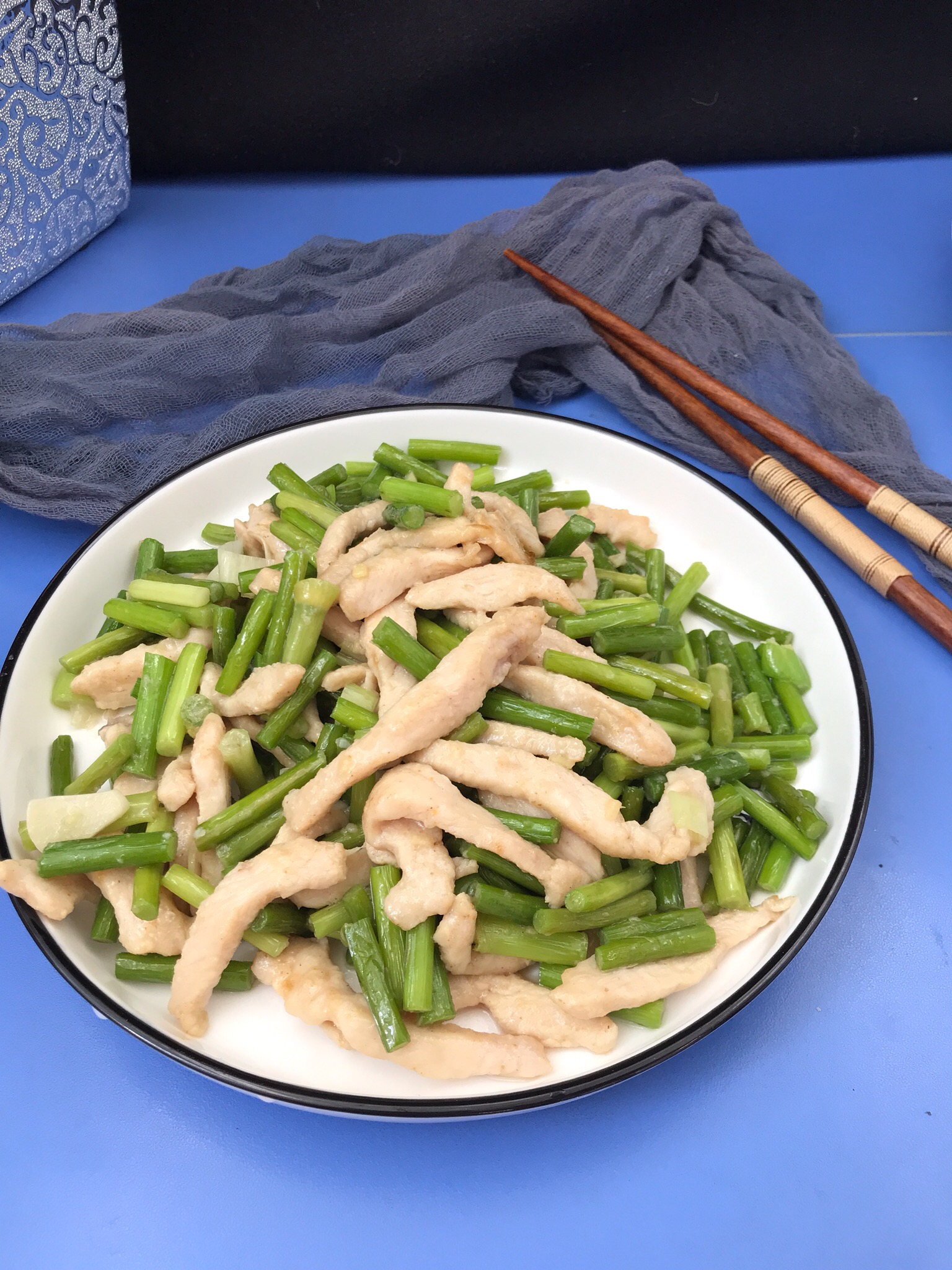 蒜薹炒雞絲的做法-家常味炒菜譜-易網(wǎng)健康養(yǎng)生網(wǎng) 蒜薹炒雞絲的做法-家常味炒菜譜