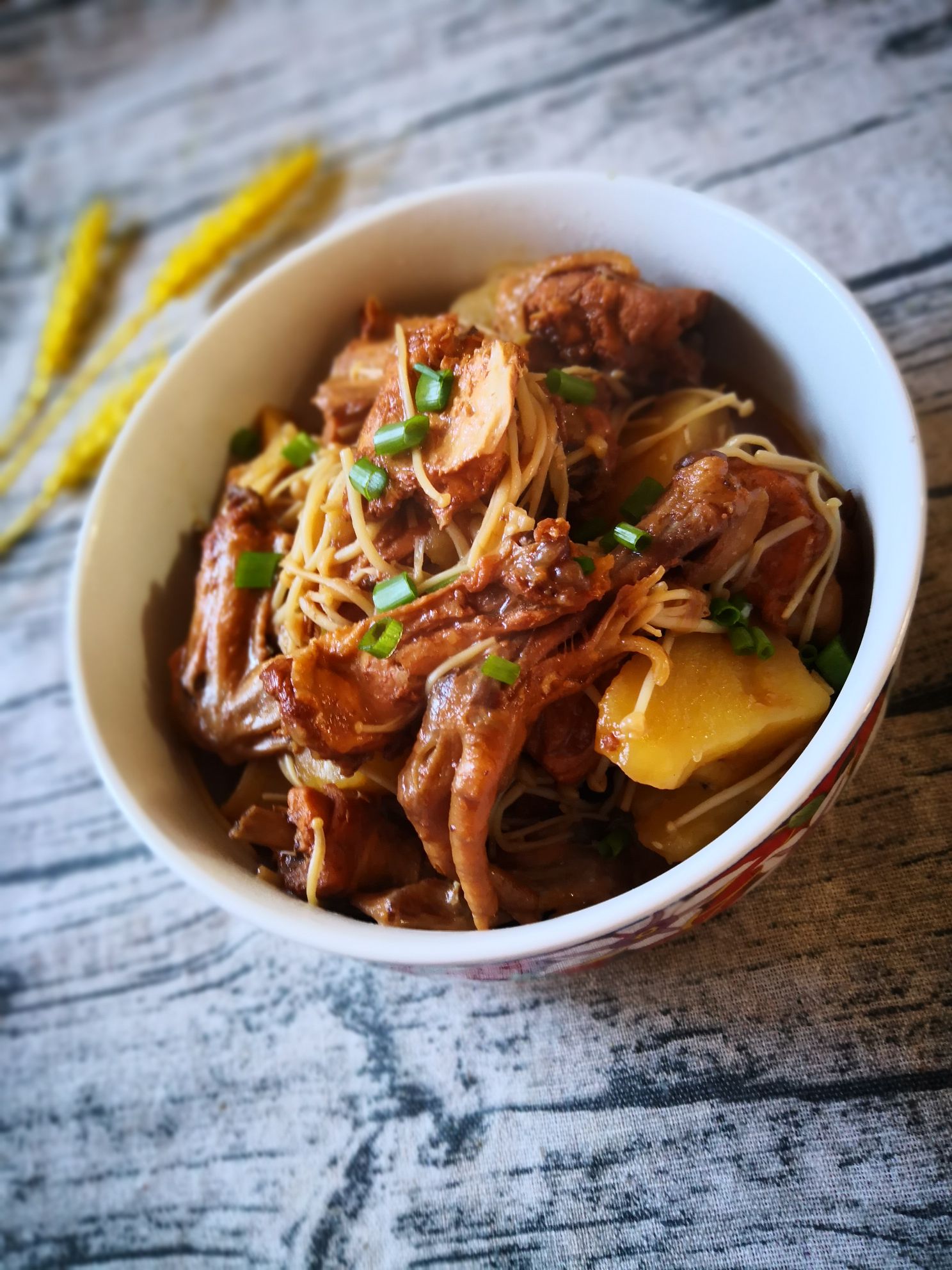 三黃雞燒土豆的做法-家常味燒菜譜-易網健康養生網 三黃雞燒土豆的做法-家常味燒菜譜