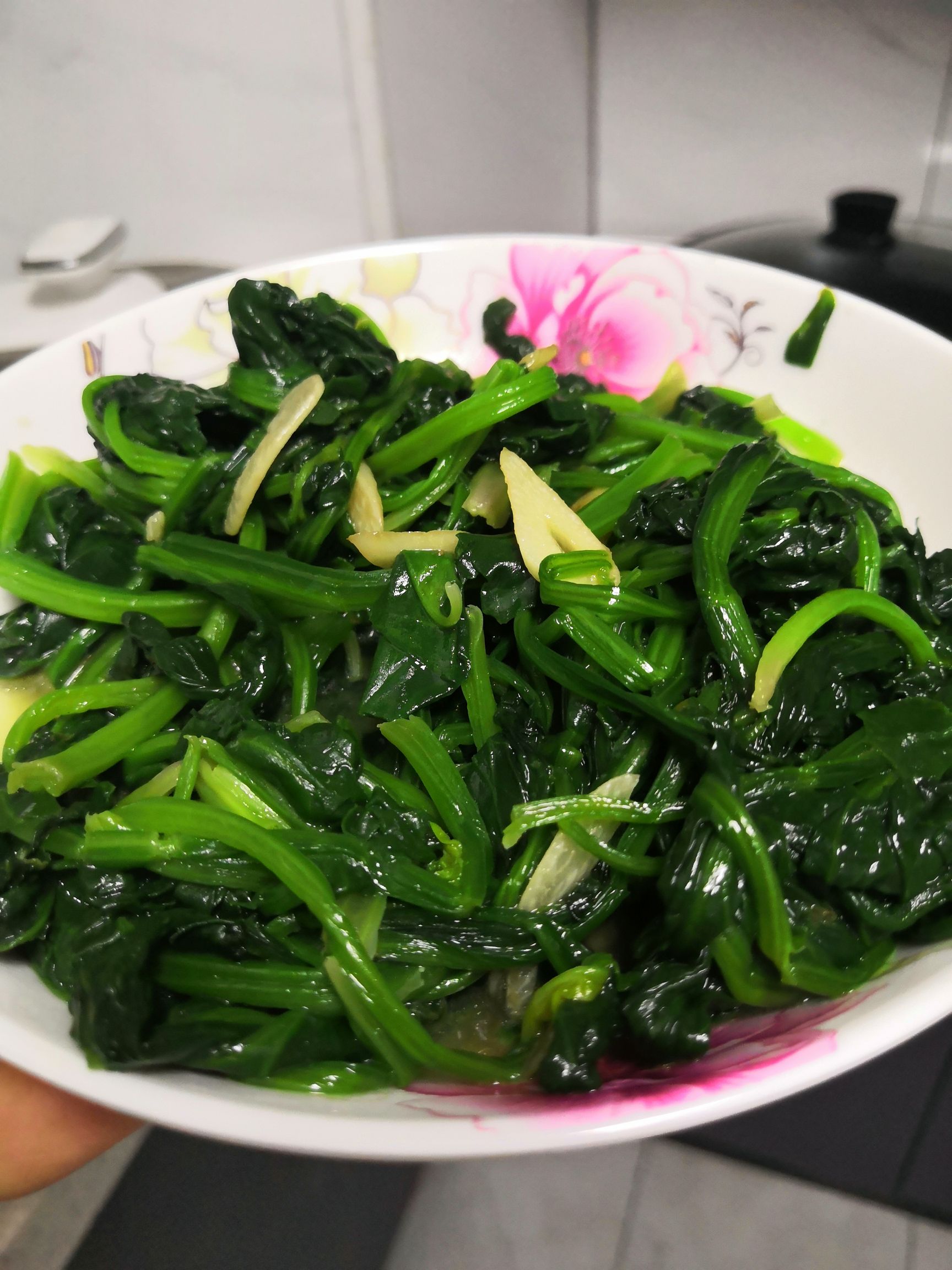 蒜香菠菜的做法-蒜香味炒菜譜