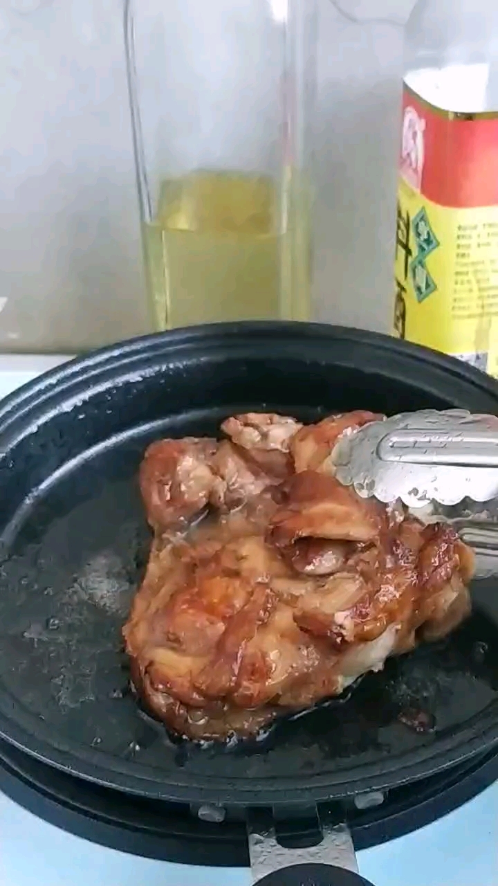 快手煎雞排，想吃進(jìn)來看看就會的做法-麻辣味煎菜譜