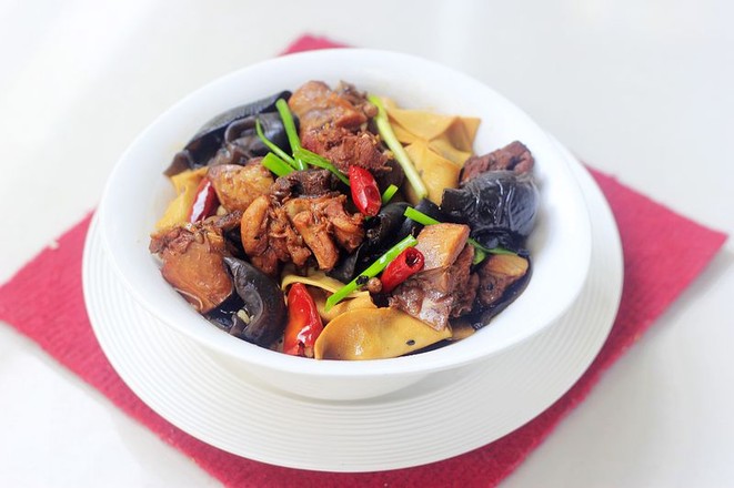 豆皮木耳燒雞的做法-咸鮮味燒菜譜-易網(wǎng)健康養(yǎng)生網(wǎng) 豆皮木耳燒雞的做法-咸鮮味燒菜譜