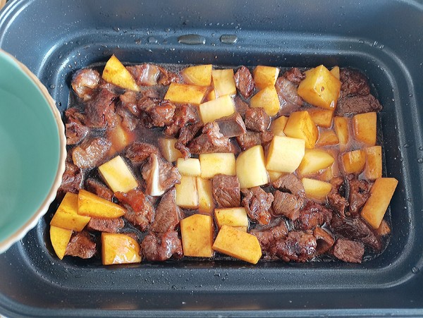 鮮美又饞人的土豆燉牛肉的做法-家常味燉菜譜
