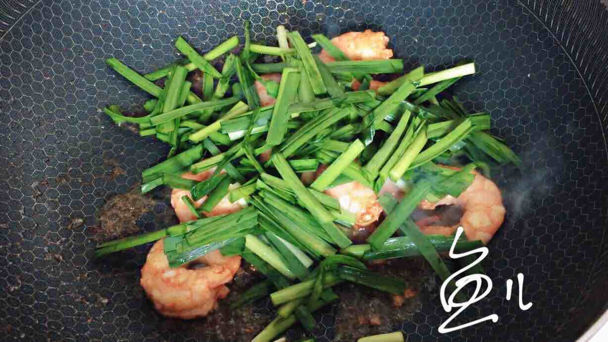 蝦仁和它一起炒，味道鮮美，做法簡(jiǎn)單，廚房小白也能做的好！的做法-咸鮮味炒菜譜